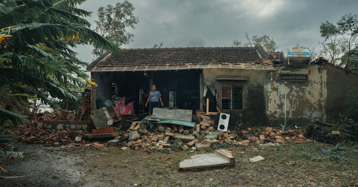 Cover Image for How Insurance Adjusters Assess Storm Damage Claims